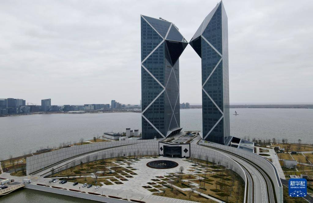 上海：临港新片区中银金融中心竣工