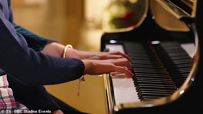 10岁夏公主钢琴首秀！凯特王妃温柔指导合奏让作曲家打破沉默